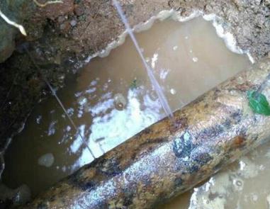 方城楼顶渗水维修公司分享下地暖漏水的原因及检测方法。